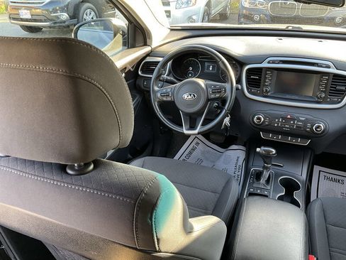 Used 2017 Kia Sorento AWD w/ LX Convenience Package image 16
