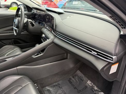 Used 2024 Hyundai Elantra Limited FWD image 17