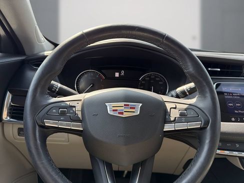 Certified 2022 Cadillac XT4 Luxury w/ Cold Weather Package FWD image 22