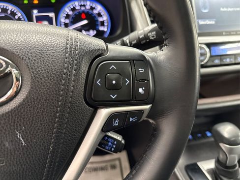 Used 2017 Toyota Highlander AWD V6 image 28