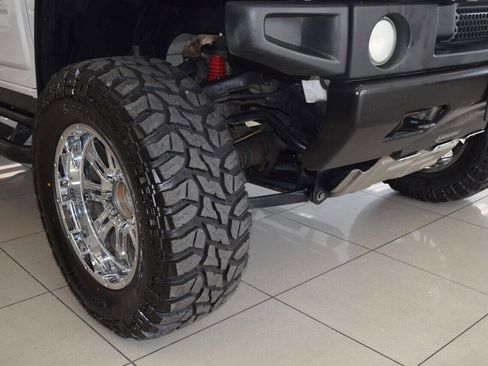 Used 2003 HUMMER H2 w/ Preferred Equipment Group image 9