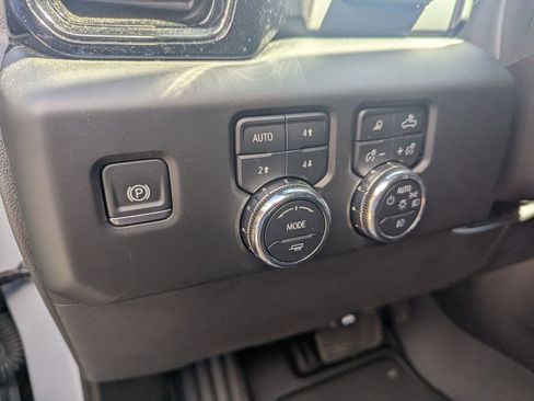 Used 2025 GMC Sierra 1500 AT4 w/ Technology Package AWD/4WD image 22