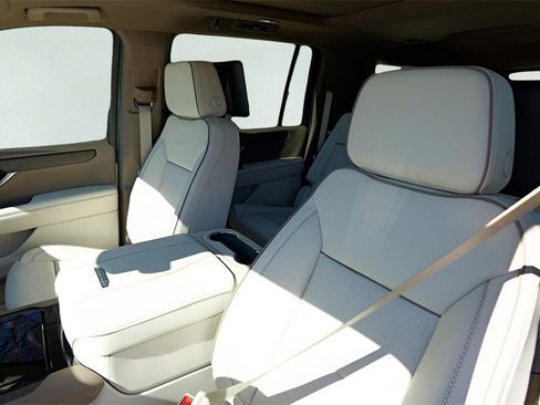 New 2026 GMC Yukon XL Denali w/ Denali Reserve Package image 10