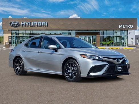 Used 2021 Toyota Camry SE FWD image 1