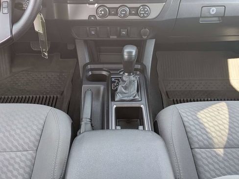 Used 2022 Toyota Tacoma SR w/ SR Convenience Package image 18