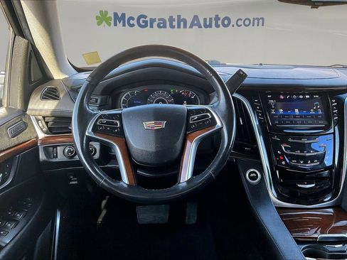 Used 2019 Cadillac Escalade Premium Luxury AWD/4WD image 8