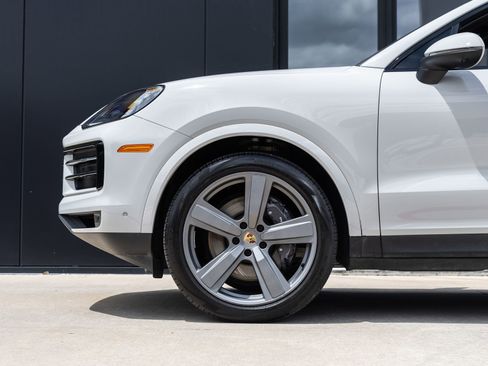 Certified 2024 Porsche Cayenne Coupe AWD/4WD image 13