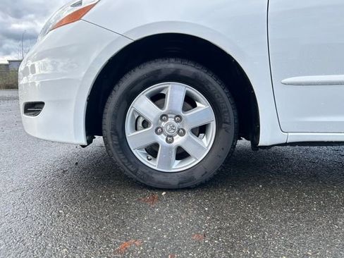 Used 2009 Toyota Sienna CE image 26