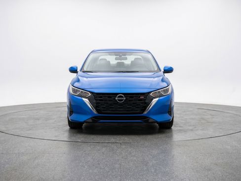 Used 2025 Nissan Sentra SV FWD image 2