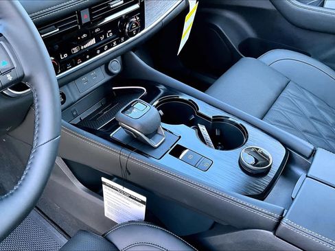 New 2026 Nissan Rogue Platinum image 7