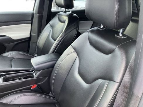 Certified 2025 Jeep Compass Limited image 12