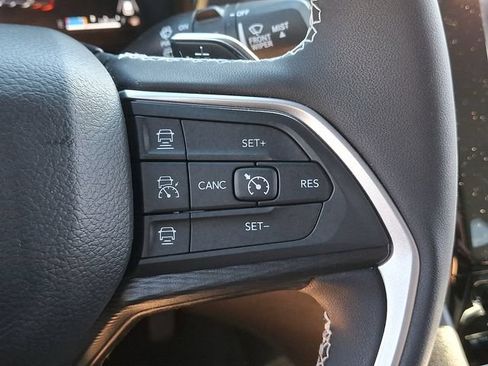 Used 2025 Jeep Grand Cherokee Altitude AWD/4WD image 22