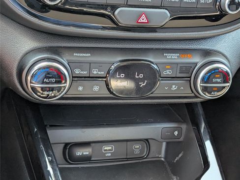 Used 2024 Kia Soul S FWD image 25