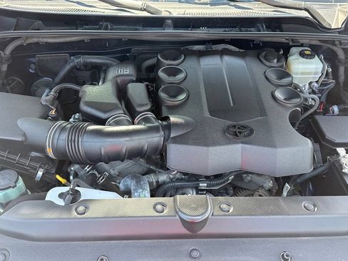 Used 2017 Toyota 4Runner SR5 AWD/4WD image 14