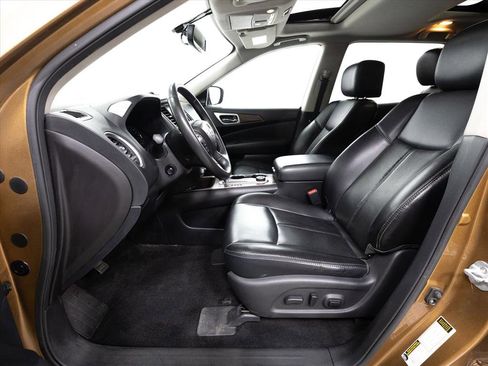 Used 2017 Nissan Pathfinder Platinum w/ Family Entertainment Package image 4