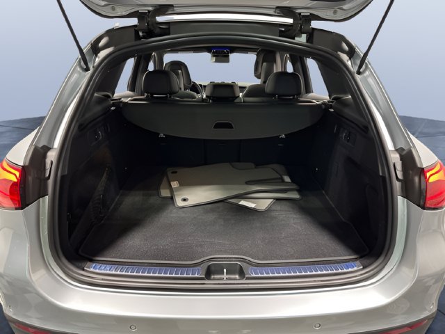 Used 2024 Mercedes-Benz GLC 300 4MATIC image 11