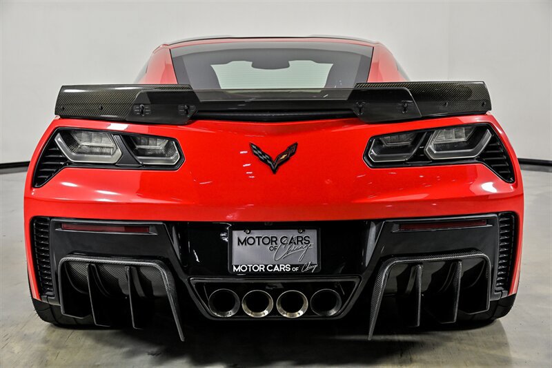Used 2016 Chevrolet Corvette Z06 w/ 3LZ Preferred Equipment Group RWD image 8