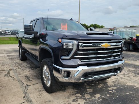 Used 2024 Chevrolet Silverado 2500 LTZ w/ LTZ Plus Package AWD/4WD image 6
