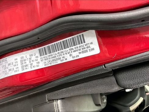Used 2016 Jeep Cherokee Sport FWD image 4