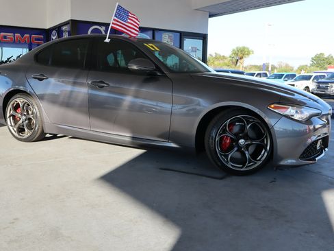 Used 2017 Alfa Romeo Giulia Ti w/ TI 19" Sport Package image 6