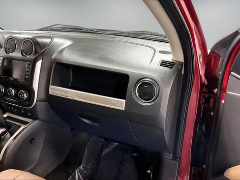 Used 2014 Jeep Compass Limited w/ Sun/Sound Group FWD image 24