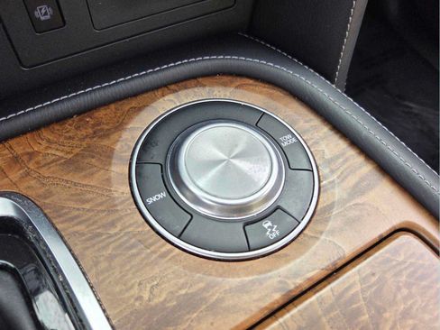 Used 2021 Nissan Armada SL w/ Captain's Chairs Package RWD image 27