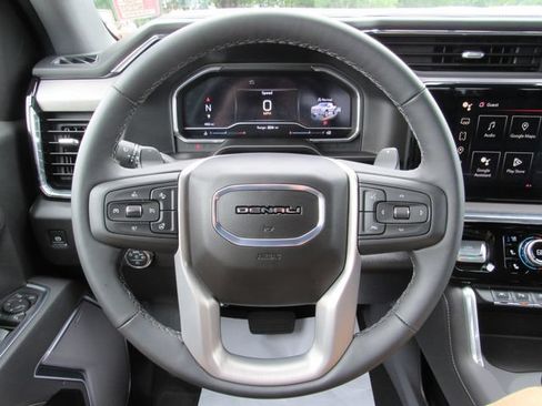 Used 2025 GMC Sierra 1500 Denali w/ Denali Reserve Package AWD/4WD image 19