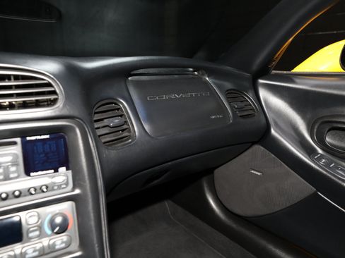 Used 2000 Chevrolet Corvette Coupe w/ Memory Pkg RWD image 59