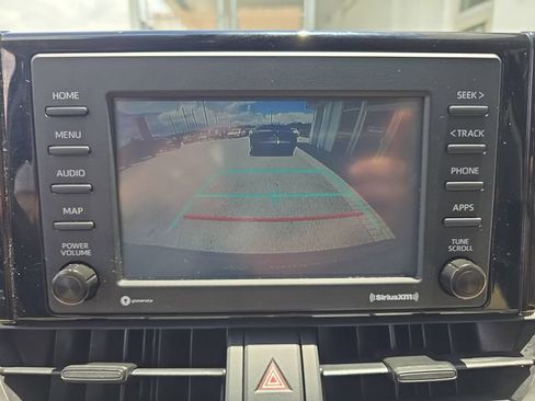 Used 2020 Toyota RAV4 XLE w/ Convenience Package FWD image 21