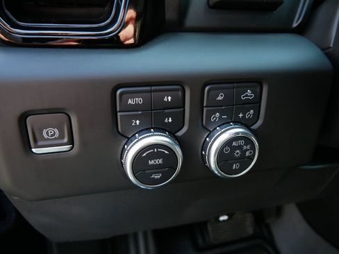 Certified 2022 GMC Sierra 1500 AT4 w/ AT4 Premium Package AWD/4WD image 18