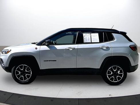 Used 2024 Jeep Compass Trailhawk AWD/4WD image 5