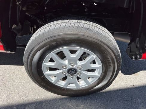Used 2025 Toyota Tacoma SR5 AWD/4WD image 25
