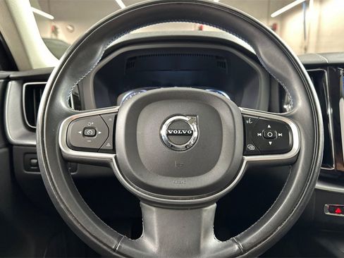 Used 2021 Volvo XC60 T5 Momentum image 26