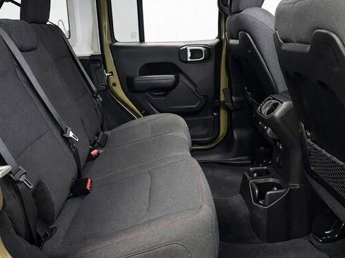 Used 2025 Jeep Wrangler Unlimited Rubicon AWD/4WD image 17