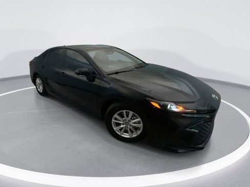 Used 2025 Toyota Camry LE w/ Convenience Package FWD image 1