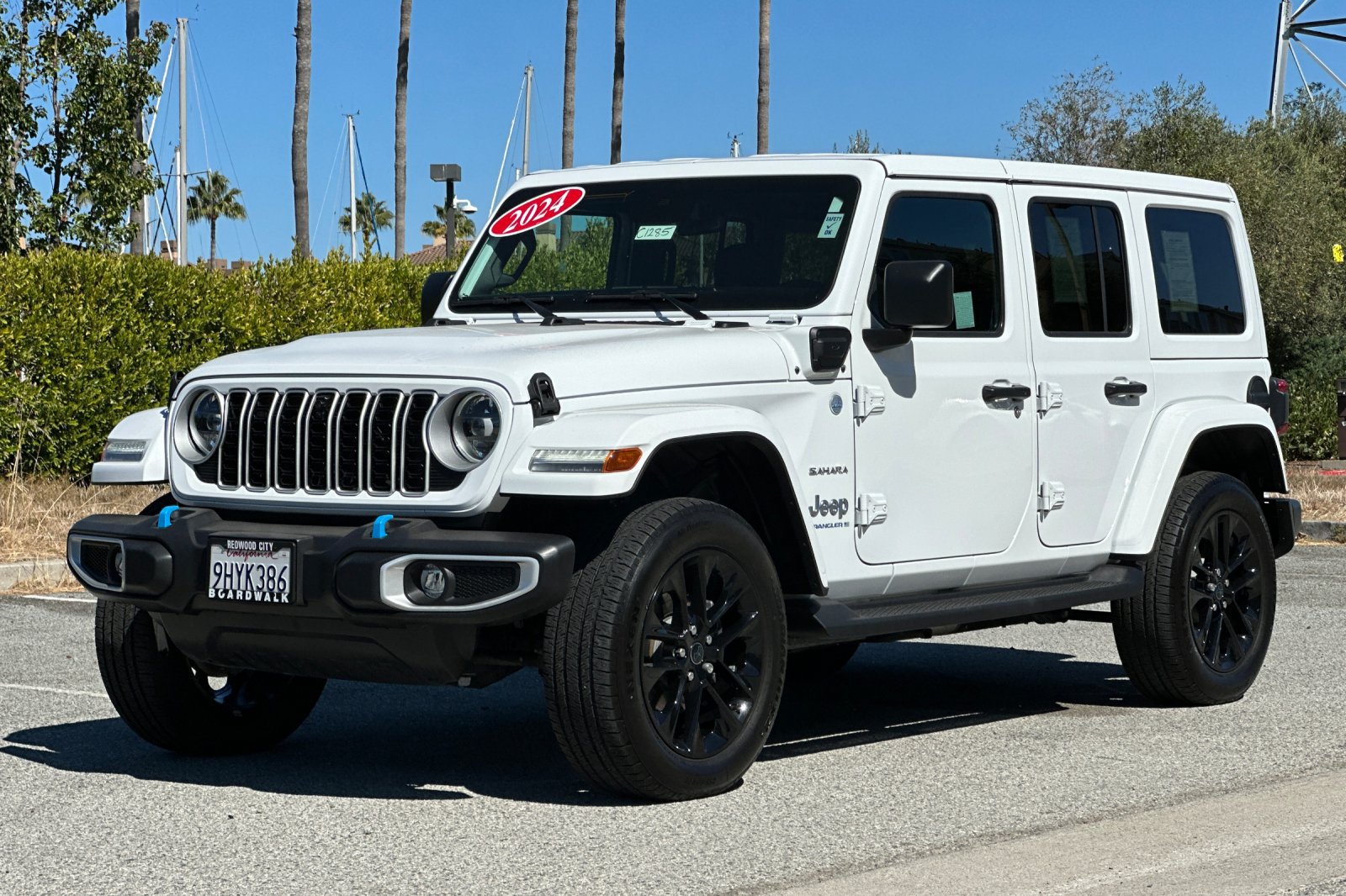 Used 2024 Jeep Wrangler Unlimited Sahara w/ Technology Group AWD/4WD image 8
