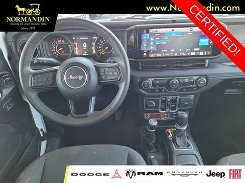 Certified 2025 Jeep Wrangler Unlimited Rubicon AWD/4WD image 7