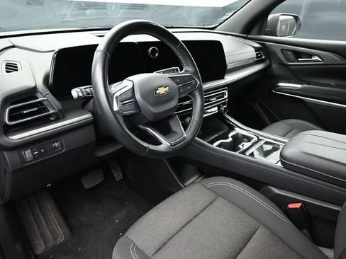 Used 2024 Chevrolet Traverse LT FWD image 11
