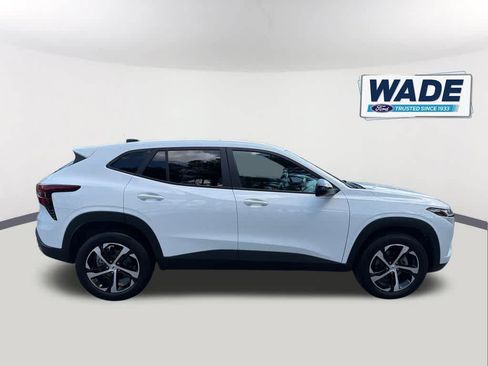 Used 2024 Chevrolet Trax RS w/ Driver Confidence Package FWD image 4