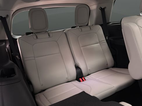 Used 2025 Lincoln Aviator AWD image 10