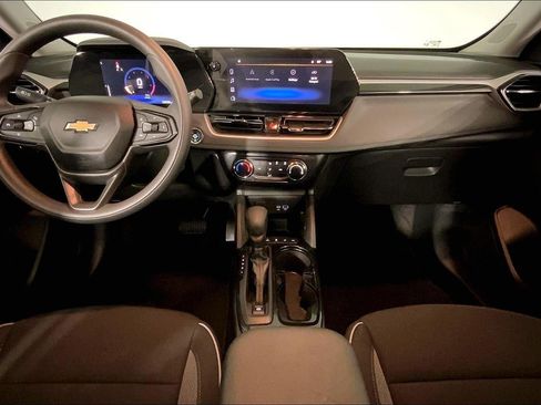 Used 2025 Chevrolet TrailBlazer LT AWD/4WD image 15