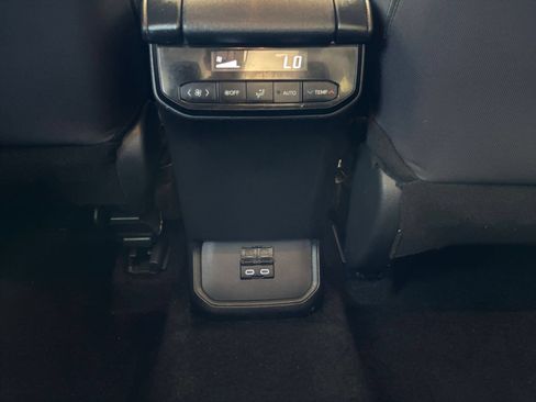 Used 2025 Toyota Highlander LE FWD image 24