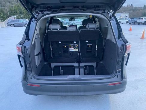 Used 2024 Toyota Sienna XLE image 10