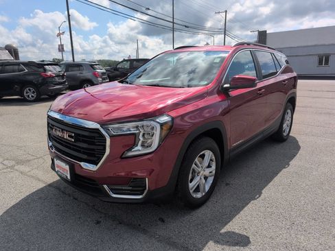 Used 2024 GMC Terrain SLE w/ Driver Convenience Package AWD/4WD image 2