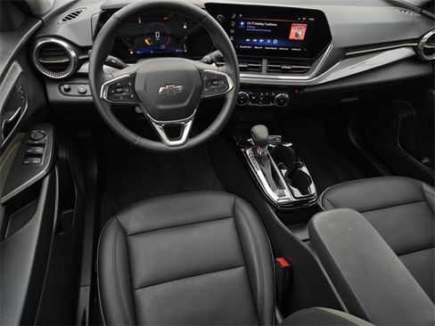 Used 2025 Chevrolet Trax ACTIV w/ Sunroof Package image 16
