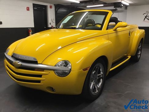 Used 2003 Chevrolet SSR w/ Preferred Equipment Group image 5