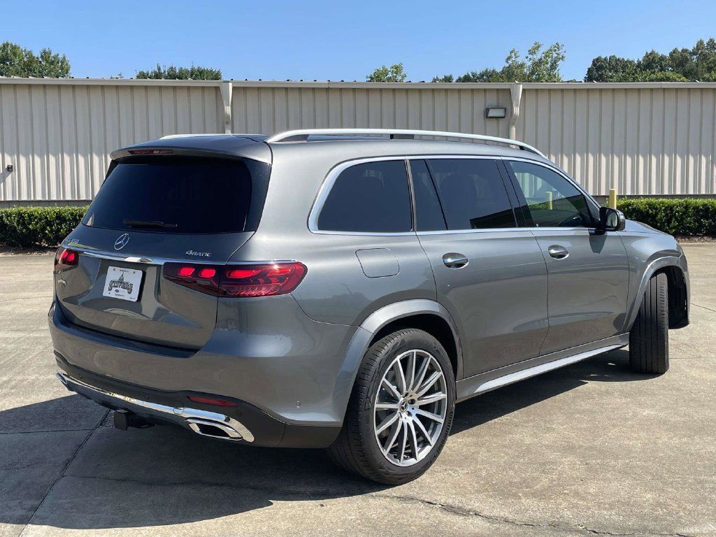 Used 2025 Mercedes-Benz GLS 450 4MATIC image 3