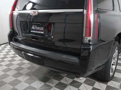 Used 2015 Cadillac Escalade Luxury image 35