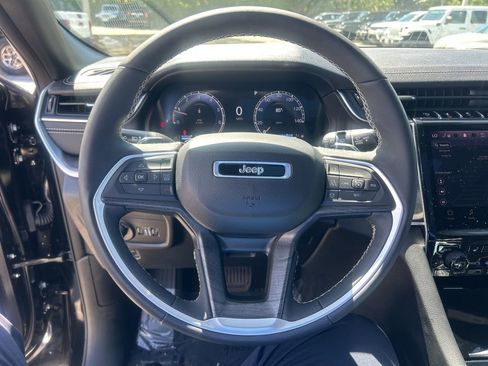 Certified 2024 Jeep Grand Cherokee Limited image 16