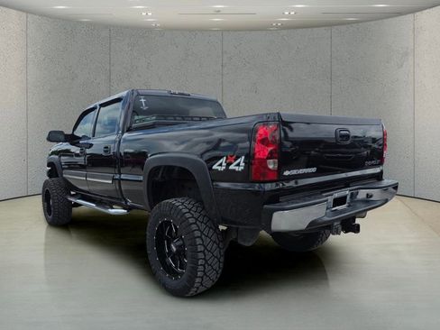 Used 2004 Chevrolet Silverado 2500 LS w/ Skid Plate Package AWD/4WD image 6
